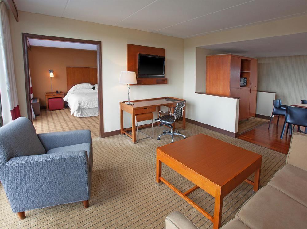 Hotel Four Points Philadelphia Northeast Exterior foto