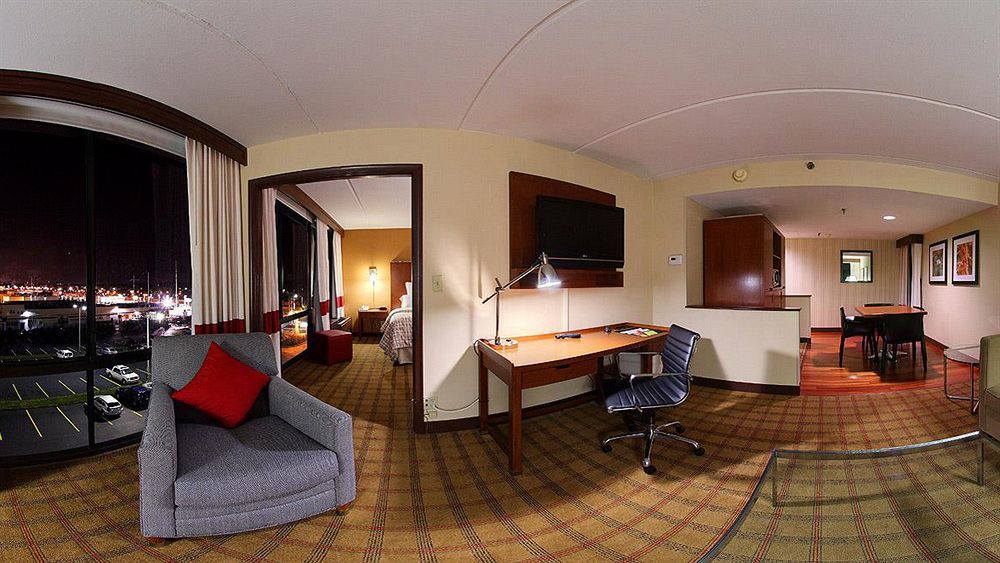 Hotel Four Points Philadelphia Northeast Exterior foto